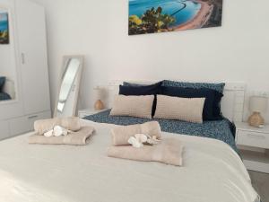 a bedroom with a bed with towels on it at Dream Ocean Sunset in Playa Paraiso +12 photos