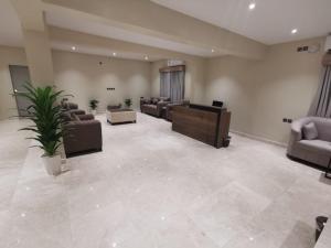 Χώρος καθιστικού στο قربان المدينة للشقق الفندقية +26 φωτογραφίες