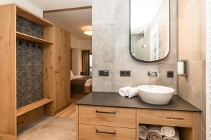 Koupelna v ubytování Berghotel Alpenklang + 37 fotografií