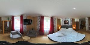 a bedroom with red curtains and a bed in a room at Das kleine Landhotel im Fichtelgebirge in Fichtelberg