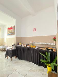 a table with food on it in a room at Hotel Avenida Bauru in Bauru