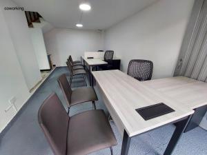 El área de trabajo o centro de convenciones de Casa Los Alpes