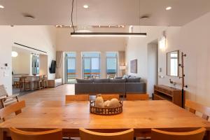 Posezení v ubytování Kormoranos-Hydrobates Waterfront Villa