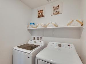 5 Mi to Vegas Strip Family Townhome Near Parks!, Las Vegas (updated ...