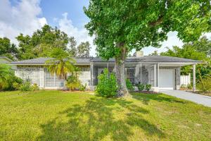 a house with a tree in the yard at Pet-Friendly Home with Lanais, Near Dtwn Tampa! in Seffner