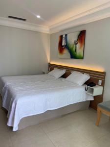 En eller flere senge i et værelse på Acomodação Mediterrâneo 021 - Em Frente à Praia e Próximo ao Barra Shopping + 10 billeder