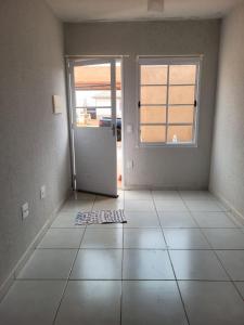 Kuchyň nebo kuchyňský kout v ubytování casa para festa do peão T&T