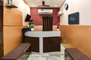 Televisyen dan/atau pusat hiburan di Hotel O Padmavati Projects Pvt Ltd Near Netaji Subhash Chandra Bose International Airport +27 gambar