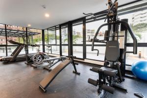 a gym with several treadmills and exercise bikes at Riomaggiore City Tower Piscina Turco Gym in Cali