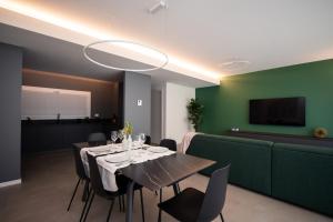 TV a/nebo společenská místnost v ubytování Corte Brunati Villetta Prestige