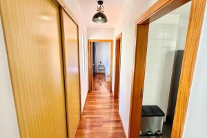 a hallway leading into a room with a hallway at Serena Bay in Câmara de Lobos
