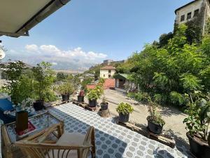 Nespecifikovaný výhled na hory nebo výhled na hory při pohledu z penzionu