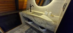 a bathroom with a sink and a mirror at Cabana Sol do Norte in Brumadinho +60 photos