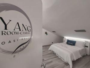 a room with a bed and a sign on the wall at Oasi Relax in Borgo Isonzo