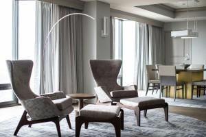 Posezení v ubytování Kansas City Marriott Downtown