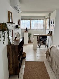Η κουζίνα ή μικρή κουζίνα στο Appartement cosy - rénové et lumineux -