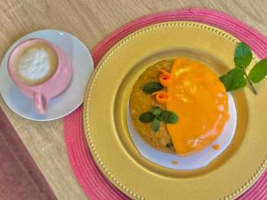 Makanan di atau berdekatan hotel
