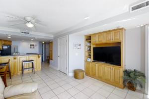Μια τηλεόραση ή/και κέντρο ψυχαγωγίας στο Sands Villa 518