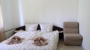 A bed or beds in a room at Apartment's Pita & Mare