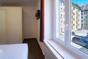 Postel nebo postele na pokoji v ubytování easyHotel Zürich City Limmatplatz