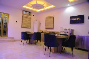 صورة لـ Triple J Universal Hotel and Suites في أسابا