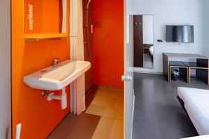 TV/Unterhaltungsangebot in der Unterkunft easyHotel Zürich City Centre
