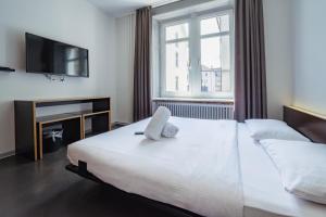 Ein Bett oder Betten in einem Zimmer der Unterkunft easyHotel Zürich City Centre