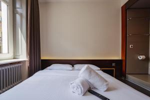 Ein Bett oder Betten in einem Zimmer der Unterkunft easyHotel Zürich City Centre