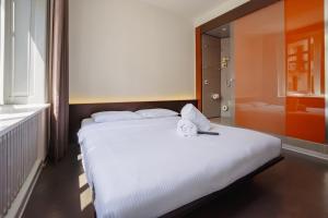 Ein Bett oder Betten in einem Zimmer der Unterkunft easyHotel Zürich City Centre