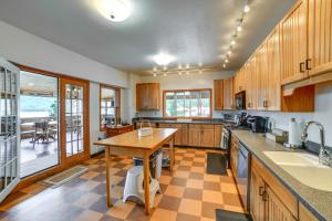 Gallery image of Hatchs Landing Lake Ostego Home in Cooperstown