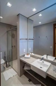a bathroom with a sink and a mirror at Pyreneus Resort in Pirenópolis