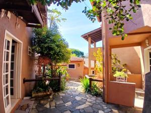 Solar del Mar في برايا دو روزا: فناء منزل بباب مفتوح