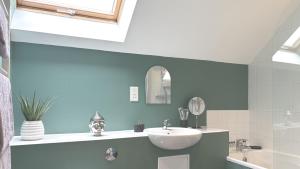 Koupelna v ubytování St Johns Penthouse Serviced Apartment in Central Bridgnorth + 25 fotografií