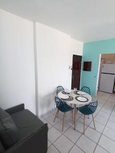 Χώρος καθιστικού στο Apartamento pé na areia com sacada e garagem 2 banheiros