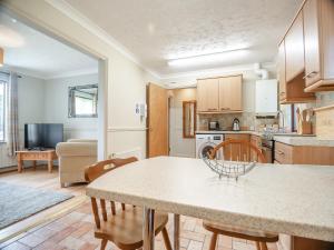 Køkken eller tekøkken på Clover Cottage - W40835