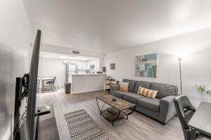 A television and/or entertainment centre at Mesa Riverview 1 BR Apt with King