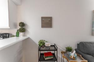 A seating area at Mesa Riverview 1 BR Apt with King