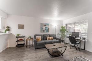 A seating area at Mesa Riverview 1 BR Apt with King