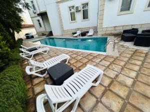 Bazén v ubytování Family Hotel - Free Massage nebo v jeho okolí
