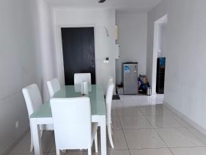 Uma televisão e/ou sistema de entretenimento em Datum Jelatek MHQ NAF Perfect, Relaxing, Sky Ring Bridge