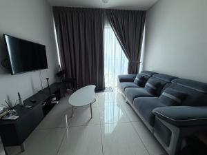 Uma televisão e/ou sistema de entretenimento em Datum Jelatek MHQ NAF Perfect, Relaxing, Sky Ring Bridge