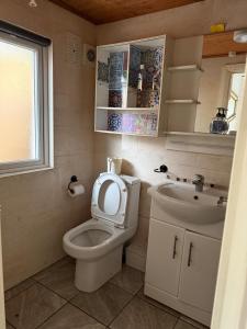 Bilik mandi di Studio - Sleeps 2 - Garden - Parking - Wifi