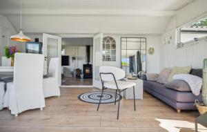 Χώρος καθιστικού στο 2 Bedroom Cozy Home In Otterup