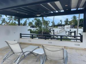 Balkón nebo terasa v ubytování HOTEL ALIGIO - Beachfront + 1 fotografie
