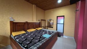 a bedroom with a bed with a wooden head board at Hotel Janara in Kurunegala +46 photos