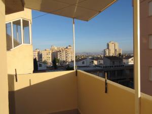 Ein Balkon oder eine Terrasse in der Unterkunft Isla Verde Apartment