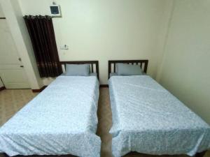 Postel nebo postele na pokoji v ubytování ธิติกาญจน์ อพาร์ทเม้นท์