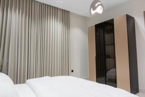 Ένα ή περισσότερα κρεβάτια σε δωμάτιο στο سمو 101 ــ OrbitNet 3 JED