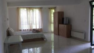 A television and/or entertainment centre at Apartment's Pita & Mare