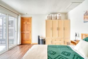 Φωτογραφία από το άλμπουμ του Cozy mid-century getaway near Downtown σε Bend